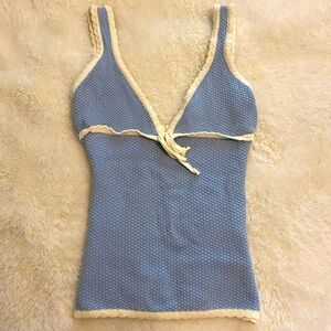 Djerf Avenue Amorini Tank
Top Baby Blue